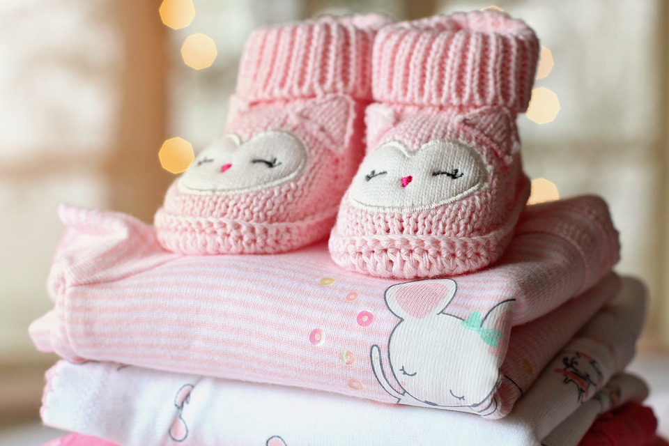 Trousseau de naissance comment bien choisir les vêtements de bébé