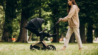Équipements indispensables pour les sorties avec bébé : notre sélection !