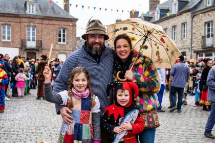 Famille costumée carnaval Dunkerque en plein air