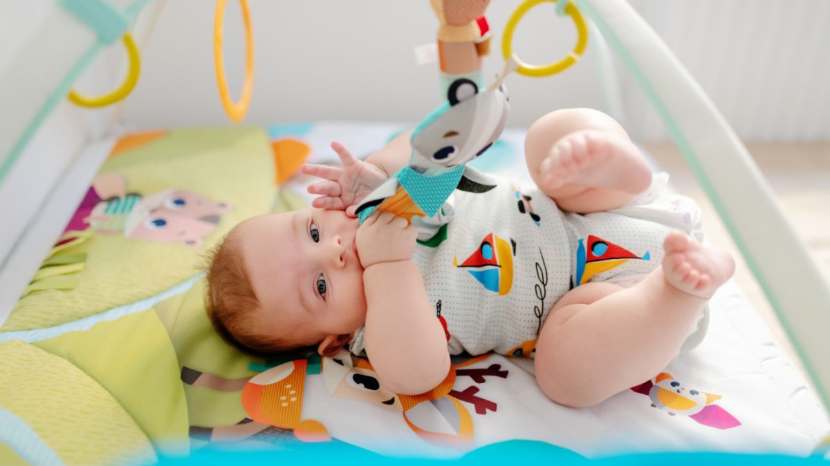 Jouets : comment choisir pour bébé ?