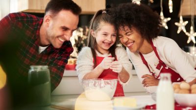 Organiser une soirée crêpes : comment impliquer toute la famille ?